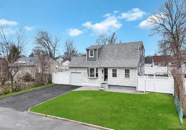 3rd image of 41 Walton St, Brentwood, NY 11717 | MLS# 977861