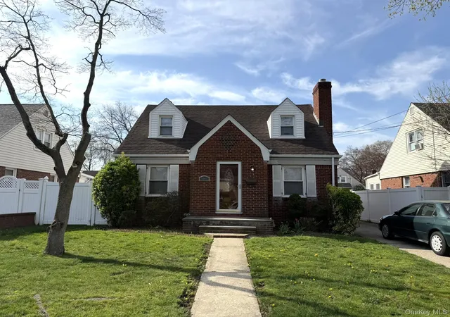 Single Family Residence at 586 Stratford Rd, North Baldwin, NY 11510 | MLS# 977862 | | Sold on 2026-07-21