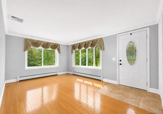 Photo 4 of Single family home for sale at 110 Laurel Hl Rd, Cortlandt, NY 10520 | MLS# 977869 | Listing updated on 2026-09-06