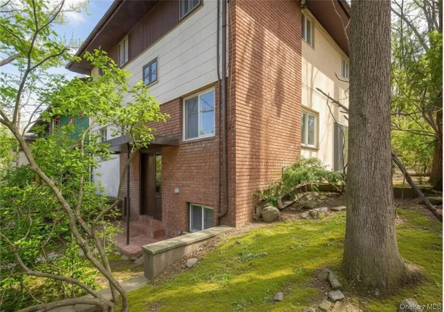 Photo 3 of Sale Pending at 5410 Mosholu Ave, New York, NY 10471 | MLS# 978045 | Listing updated on 2026-08-03