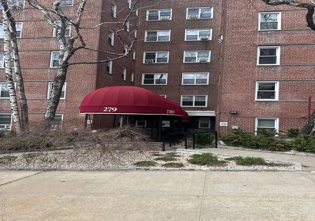 Photo 1 of Sale Pending at 279 N Broadway St #7E, Yonkers, NY 10701 | MLS# 978053 | Listing updated on 2026-04-30