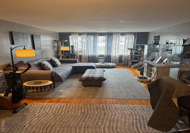 Photo 3 of Sale Pending at 279 N Broadway St #7E, Yonkers, NY 10701 | MLS# 978053 | Listing updated on 2026-04-30