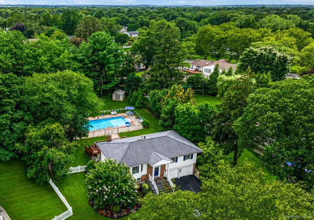 Photo 1 of Single family home for sale at 212 Cedrus Ave, Huntington, NY 11731 | MLS# 978074 | Listing updated on 2026-08-16