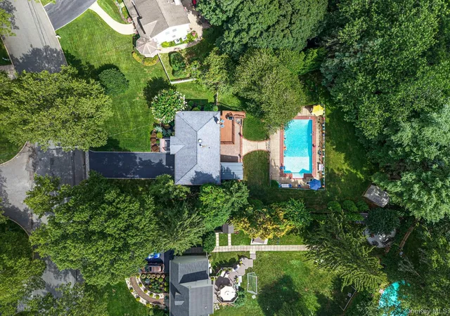 Photo 3 of Single family home for sale at 212 Cedrus Ave, Huntington, NY 11731 | MLS# 978074 | Listing updated on 2026-08-16