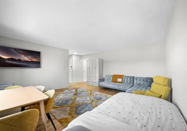 Listing Photo 5 - Condo for sale in building located at 15 Bch Rd, North Hempstead, NY 11566 - Unit #3D