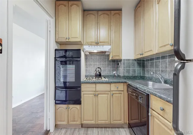 4th image of 6120 Grand Central Pkwy #A704, Forest Hills, NY 11375 | MLS# 978115