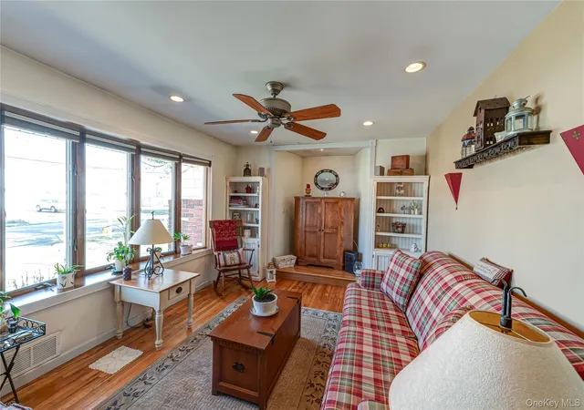 4th image of 242 W 3Rd St, Deer Park, NY 11729 | MLS# 978180