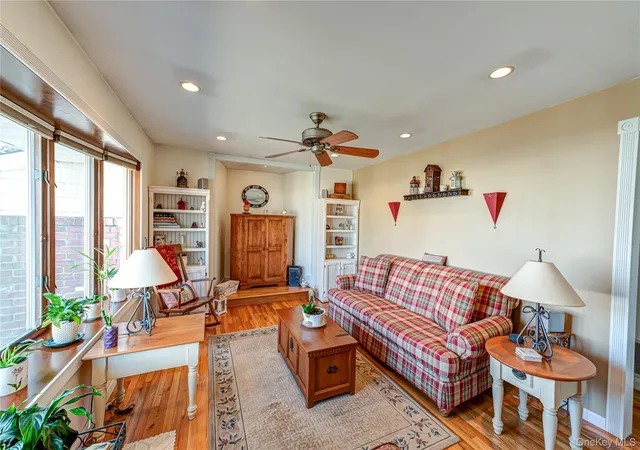 5th image of 242 W 3Rd St, Deer Park, NY 11729 | MLS# 978180