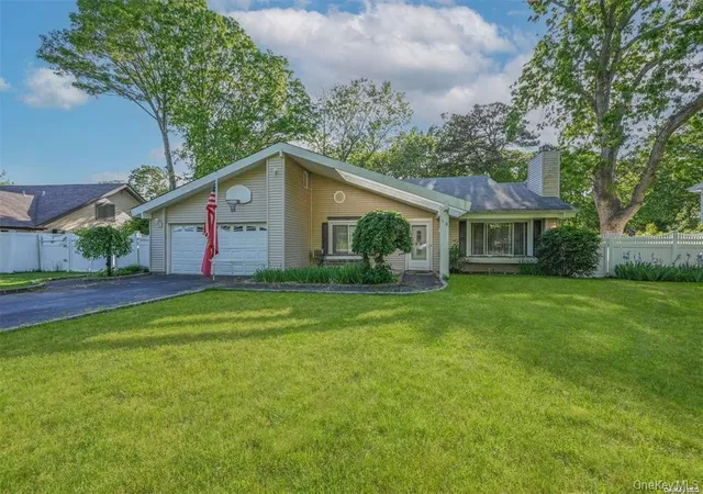 13th image of 38 Glenmere Ln, Coram, NY 11727 | MLS# 978262