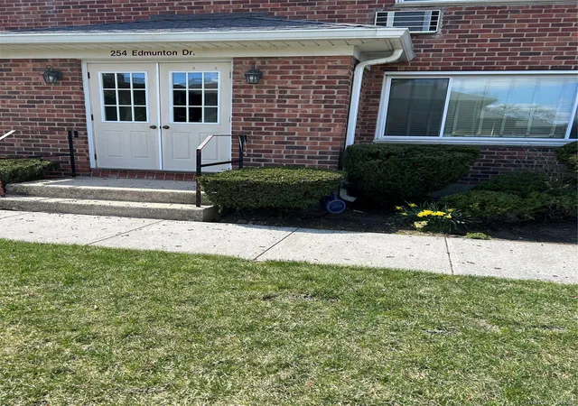 1st image of 254 Edmunton Dr #k1 Edmunton Dr #k1 #K1, Babylon, NY 11703 | MLS# 978280