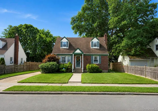 1st image of 44 Maple Dr, Babylon, NY 11701 | MLS# 978336
