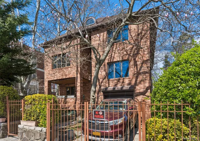 Photo 2 of Single family home for sale at 17203 35th Avenue, Flushing, NY 11358 | MLS# 978342 | Listing updated on 2026-05-31