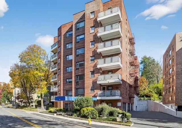 Homes for sale in Greenburgh, NY | 111 E Hartsdale Ave #3E, Greenburgh, NY 10530 | MLS# 978358