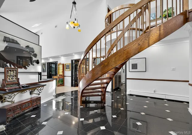 4th image of 9 Applegreen Dr, Old Westbury, NY 11568 | MLS# 978369