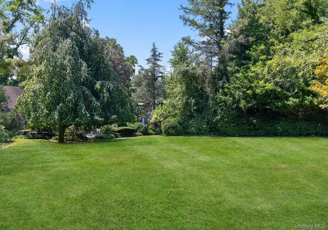 41st image of 9 Applegreen Dr, Old Westbury, NY 11568 | MLS# 978369