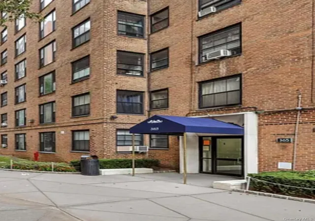 Listing Photo 4 - Condo for sale in building located at 365 Clinton Ave, New York, NY 11238 - Unit #6E