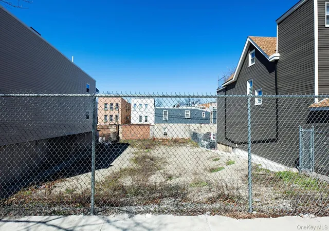 1st image of 615 Mead St, Bronx, NY 10460 | MLS# 978377