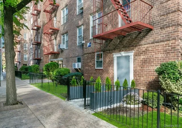 Homes for sale in New York, NY | 33 24 91st St #5N, New York, NY 11372 | MLS# 978444