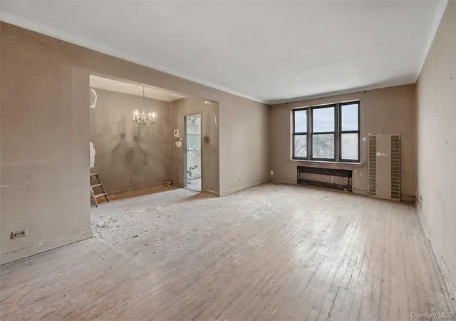 3rd image of Hampton House, New York, NY 11415
