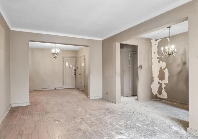 4th image of Hampton House, New York, NY 11415
