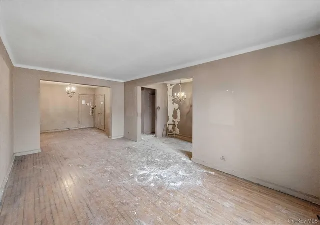 5th image of Hampton House, New York, NY 11415
