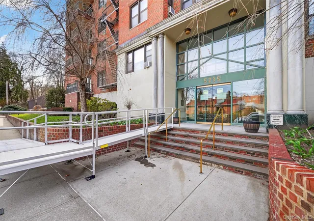 3rd image of 5235 Post Rd, New York, NY 10471