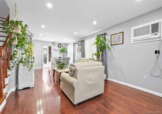 3rd image of 13314 Hawtree Creek Rd, South Ozone Park, NY 11420 | MLS# 978568