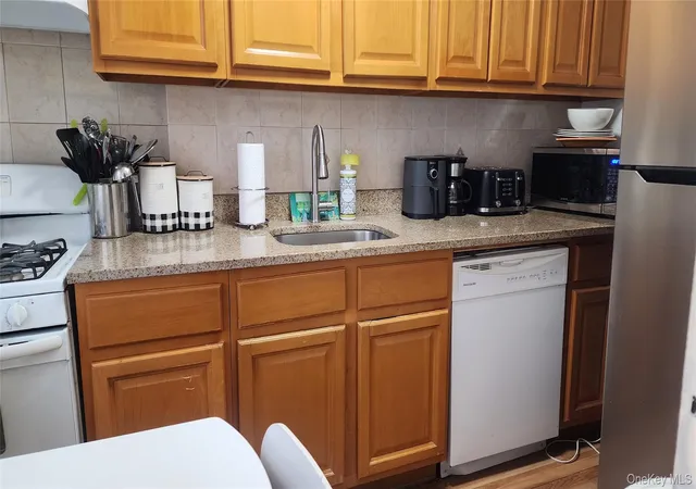 3rd image of 6733 223Rd Pl #A, Oakland Gardens, NY 11364 | MLS# 978603