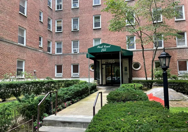 1st image of 755 Bronx River Rd #6C, Yonkers, NY 10708 | MLS# 978629