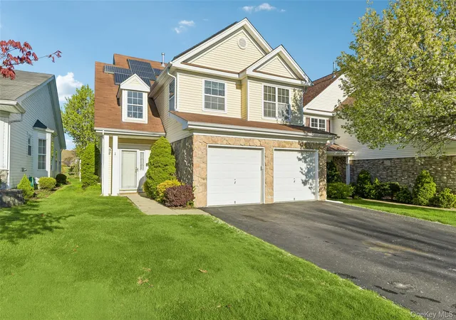 Photo 1 of Sale Pending at 14 Julia Cir #14, Brookhaven, NY 11953 | MLS# 978644 | Listing updated on 2026-09-19