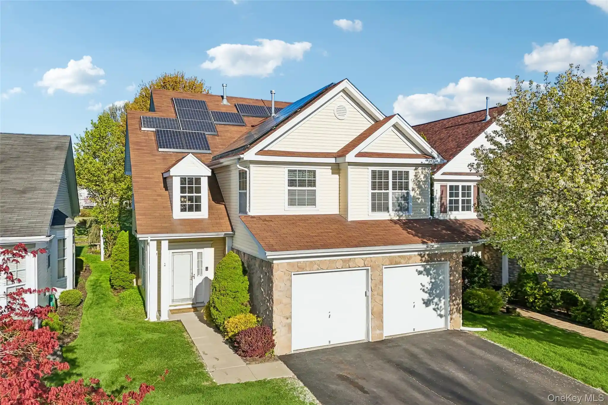 Listing Photo 2 - Condo for sale in 14 Julia Cir located at 14 Julia Cir, Brookhaven, NY 11746 - Unit #14