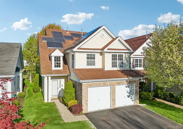 Photo 2 of Sale Pending at 14 Julia Cir #14, Brookhaven, NY 11953 | MLS# 978644 | Listing updated on 2026-09-19