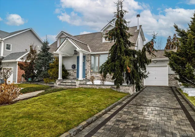 Photo 3 of Sale Pending at 1053 Lydia Dr, Franklin Square, NY 11010 | MLS# 978671 | Listing updated on 2026-09-19