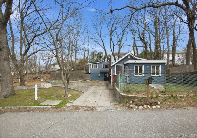 Photo 3 of Sale Pending at 61 Sunburst Dr, Rocky Point, NY 11778 | MLS# 978738 | Listing updated on 2026-09-19