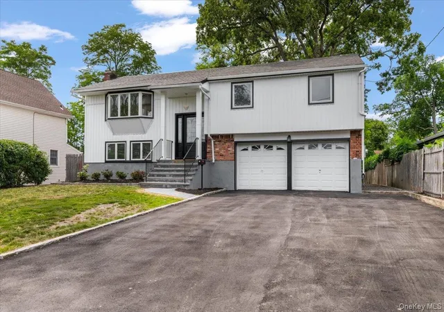 1st image of 12 Deans Ln, Oyster Bay, NY 11709 | MLS# 978767