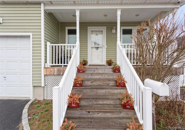 3rd image of 271 Arthur St, Hempstead, NY 11520 | MLS# 978777