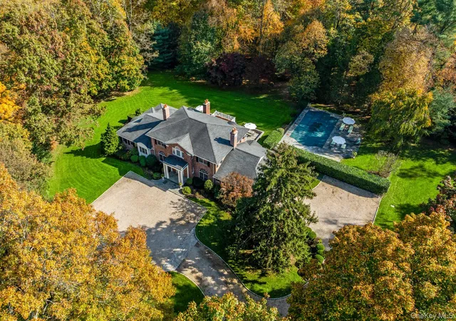 Photo 3 of Sale Pending at 30 Underhill Rd, Locust Valley, NY 11560 | MLS# 978812 | Listing updated on 2026-09-19