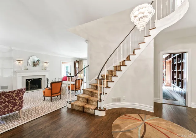 Photo 4 of Sale Pending at 30 Underhill Rd, Locust Valley, NY 11560 | MLS# 978812 | Listing updated on 2026-09-19