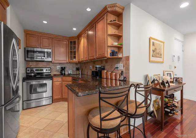 2nd image of 162 11 9th Ave #2D, Whitestone, NY 11357 | MLS# 978847