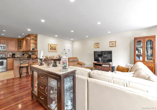 4th image of 162-11 9Th Ave, New York, NY 11357