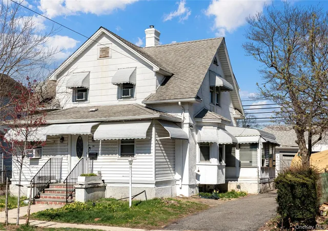 Photo 2 of Multi family home for sale at 236 Maple Pl, Mineola, NY 11501 | MLS# 978860 | Listing updated on 2026-04-11