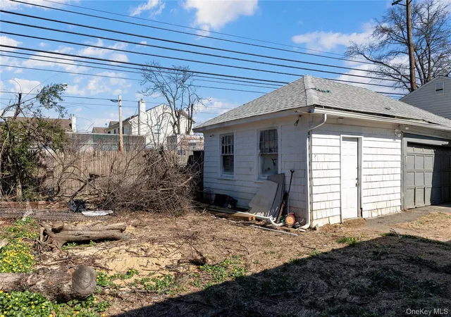 Listing Photo 5 - Condo for sale in building located at 236 Maple Pl, Mineola, NY 11501
