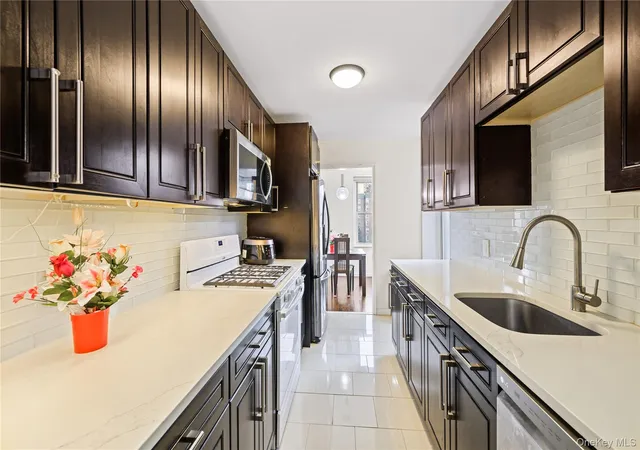 4th image of 18-40 211Th St #4E, Bayside, NY 11360 | MLS# 978883