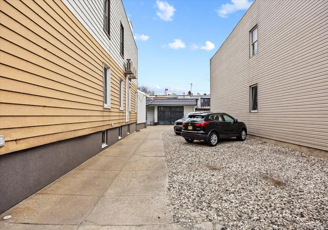 Photo 4 of Sale Pending at 2020 Bleecker St, Ridgewood, NY 11385 | MLS# 978898 | Listing updated on 2026-07-02