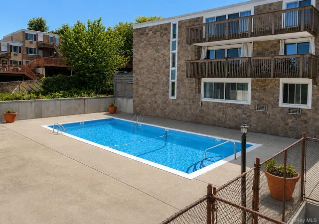 2nd image of 397 N Broadway, Yonkers, NY 10701