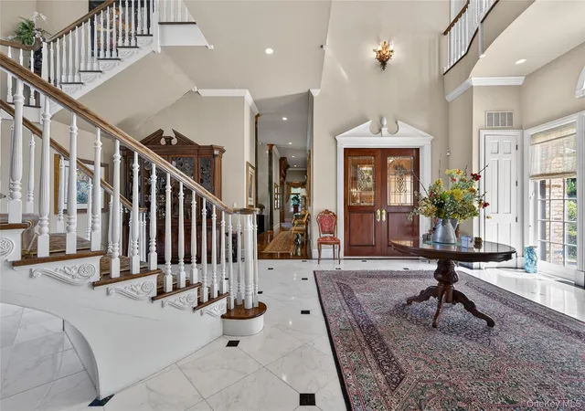 Photo 3 of Sale Pending at 195 Feeks Ln, Oyster Bay, NY 11560 | MLS# 978928 | Listing updated on 2026-07-29