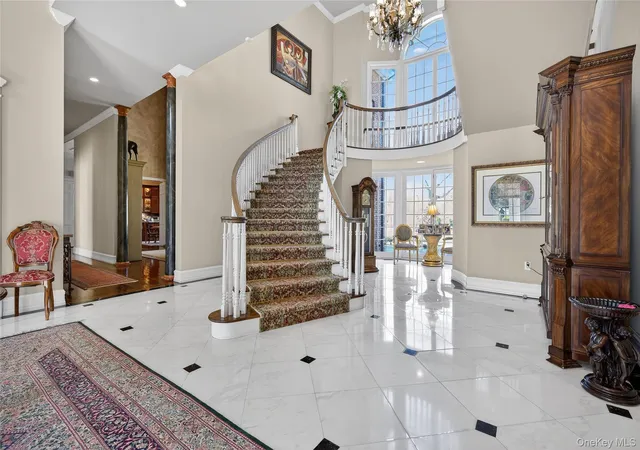 Photo 4 of Sale Pending at 195 Feeks Ln, Oyster Bay, NY 11560 | MLS# 978928 | Listing updated on 2026-07-29