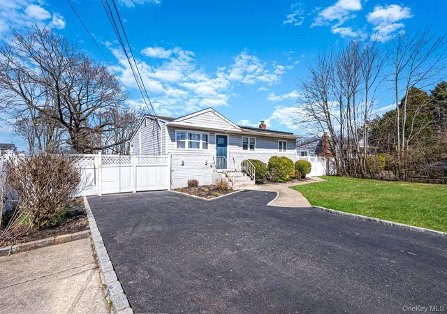 3rd image of 23 Mckinley St, Brentwood, NY 11717 | MLS# 978936