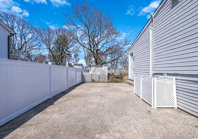 4th image of 23 Mckinley St, Brentwood, NY 11717 | MLS# 978936