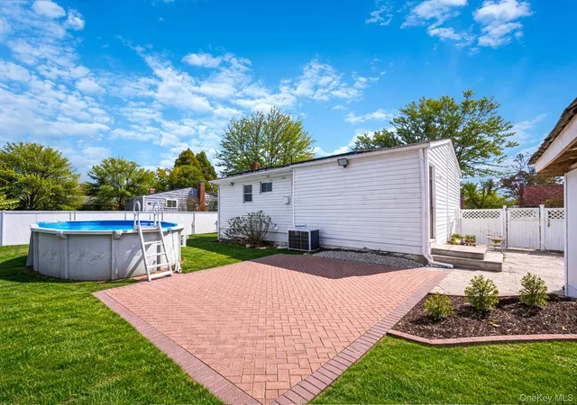 5th image of 23 Mckinley St, Brentwood, NY 11717 | MLS# 978936